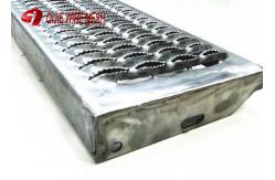 China Hot Dipped Galvanized Plate Perforated Metal Mesh Safety Grating Walkway Anti - Rust supplier