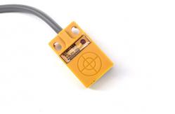 China Versatile PNP Inductive Proximity Sensor Simple Operation Long Service Life supplier