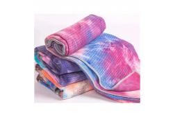 China Lightweight Green Microfiber Yoga Towel Quick Drying For Sports And Exercise supplier