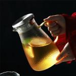 Round Handle Glass Drink Pitcher , Insulated Heat Resistant Glass Pitcher With Lid