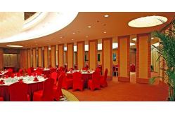 China Easy Install Aluminum Frame Movable Wooden Partition Wall For Restaurant supplier