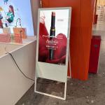 Finger Thick 32/43 Inch Super Slim LCD Display Advertising Player Digital Signage Totem for sale