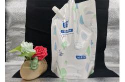 China Large Capacity 500ml Liquid Pouch With Spout , Stand Up Spout Pouch Plastic 350ml supplier
