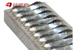 China Anti - Skid Galvanized Steel Grating Crocodile Mouth Crocodile Lips Grip Strut supplier