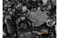 China Brittle Solid Coal Tar Bitumen , Crude Coal Tar For High Power Electrodes supplier