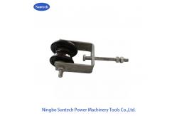 China Ceramic Shackle Transmission Line Insulator With Bolt 400V supplier