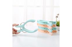 China 4 Pcs 1 Set Spring Peg Beach Towel Quilt Plastic Clothes Hanger Clips supplier