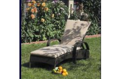 China Beach Rattan Sun Lounger With Aluminium Frame Outdoor Rattan Daybed supplier
