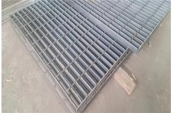China Galvanized Serrated Safety Grating Walkway Stainless Steel Open Mesh Flooring supplier