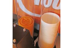 China Auto Fresh Orange Juice Cold Pressed Vending Machine With Display Screen supplier