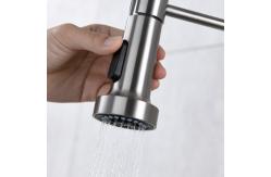 China Pulldown Deck Mounted Kitchen Faucet Kitchen Sink Tap With Flexible Spout supplier
