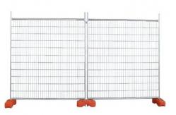 China Customizable Temporary Security Fence 32mm Frame With Metal Feet supplier