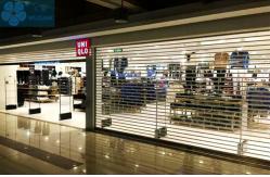 China Commerce Use 5000mm Wide 16mm Bar Clear Roller Shutters supplier