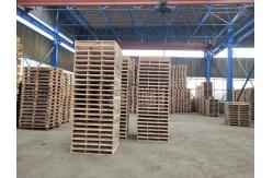 China Pneumatic Semi Automatic Pallet Nailing Machine With Palletizer supplier
