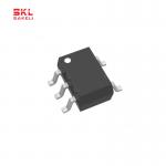 AD8038AKSZ-REEL7 Amplifier IC Chips Low Power 350 MHz Voltage Feedback Amplifiers Circuit Package SC-70-5 for sale