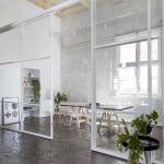 Scratch Resistant Office Glass Wall Partitions Aluminum Alloy Frame Flat Curved