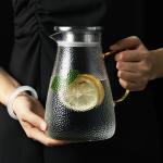 Round Handle Glass Drink Pitcher , Insulated Heat Resistant Glass Pitcher With Lid