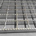 Iso 9001 Q235 Flat Bar 32x5mm Serrated Steel Grating for sale