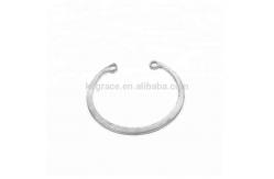 China DIN472 Split Plain Internal Circlips Retaining Rings For Bores supplier