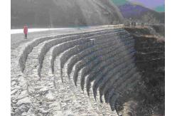 China Impact Resistance And Permeability Control Hillside Retaining Wall 80x100mm supplier