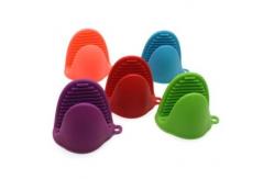 China Custom Anti Scald Sustainable 11cm Silicone Mini Oven Mitts supplier