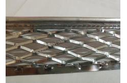 China 32mm Wing Metal Angle Bead With 3mm Reinforce Flange supplier