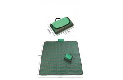 China 600D Oxford Fabric Camping Picnic Blanket With Thick Waterproof PVC Backing supplier
