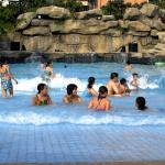 Professional Water Park Wave Pool Easy Installation With Lifeguards Safe Concrete Design for sale