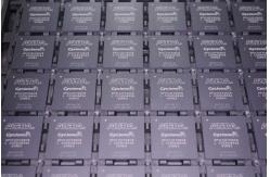 China Al-tera Epcq16asi8n Electronic Components Semiconductors Glass Microcontroller Tsop ic chips EPCQ16ASI8N supplier