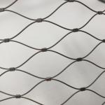 304/316 Oxidize Resisting Baby Proof Stair Railing Mesh Smooth Surface Strong Integration