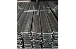 China 3004 Material 1.5mm Thickness Radiator Header Plate Two Rows supplier