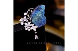 China Customizable Butterfly Brooch - Handcrafted Side Diamonds & Timeless Elegance​ supplier