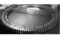China Triple Row Rubber Seal 42CrMo4V Geared Slewing Ring And Stacker Bearing Factory supplier