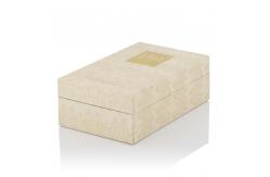 China CMYK / PANTONE Cosmetic Packaging Box Recyclable Magnetic Closure Gift Box supplier