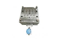 China 24mm Custom Plastic Injection Molding Hot Runner For Round PP Cap supplier