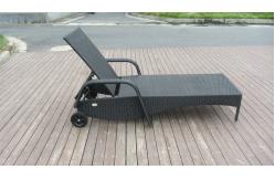 China Beach Rattan Sun Lounger With Aluminium Frame Outdoor Rattan Daybed supplier