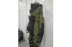 China Safe EOD Tool Kits Bomb Protective Suit Helps Remove Dangerous Explosives supplier