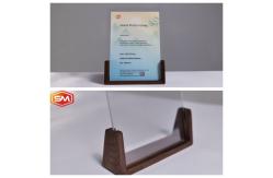 China Embedded Acrylic Photo Frame Tableholoder Wood Base supplier