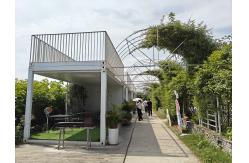 China Unique Park Shopping Container House Move Easily And Build Quickly supplier
