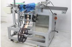 China Auto Flat Card Bag Vacuum Suction Labeling Machine with Pneumatic System and Sticker supplier