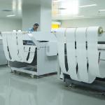 Polyester Nylon Jumbo Wiper Roll High Density Cleanroom Wiper Cloth For Machine