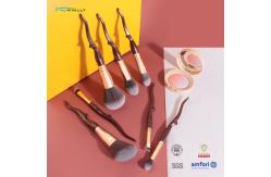 China Customized OEM 7pcs Makeup Brush Kit Vegan Eyeshadow Foundation Cosmetics Brush Set supplier