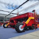 Agricultural Wheat Seeder 24 Rows Corn Rice Planter 3.6m Working Width for sale