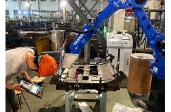 China Automatic Fiber Laser Cutting Machine With Yaskawa 6-Axis Manipulator Robot Arm supplier