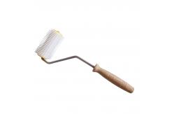 China Beekeeping Tool Uncapping Roller With Plastic Roller For Propolis Collecting supplier