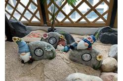 China Unique Solar Magnesium Oxide Garden Statue Handmade Lifelike Gnome Stone supplier