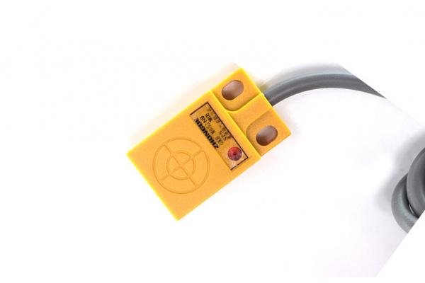 Dust Proof NPN Inductive Proximity Sensor Long Service Life Simple Operation
