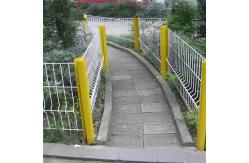 China Triangular V Mesh Security Fence PVC Coated 3D Curved Wire Mesh Garden Fence supplier