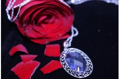 China 8x10mm 9x11mm Pear Shaped Blue Sapphire Pendant Necklace supplier