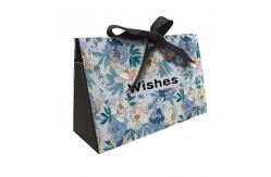 China Recycled Materials Custom Triangle Wedding Candy Box Creative Chocolate Candy Paper Box supplier